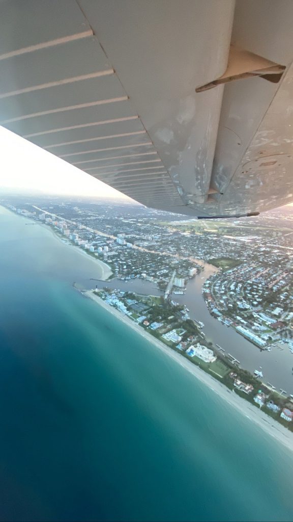 Cessna som flyr over Florida