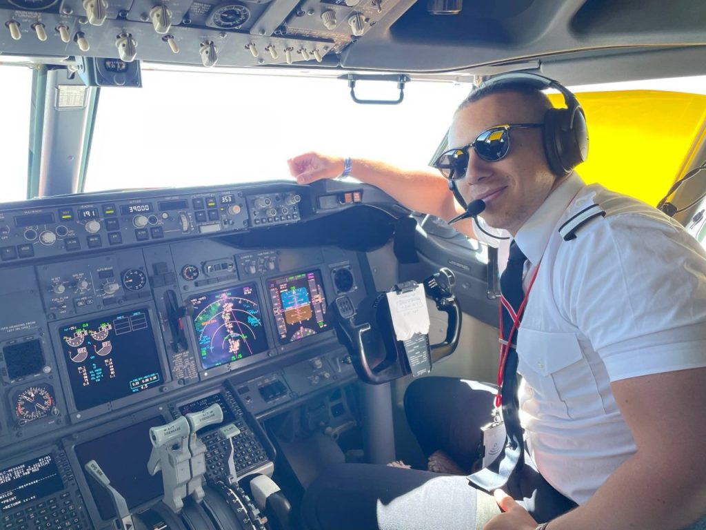 Dean i Norwegian cockpit 2