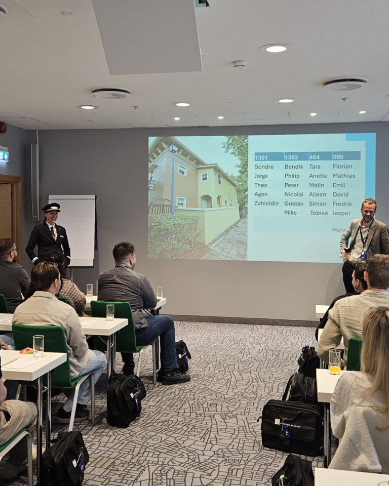 Norwegian pilot talking to students